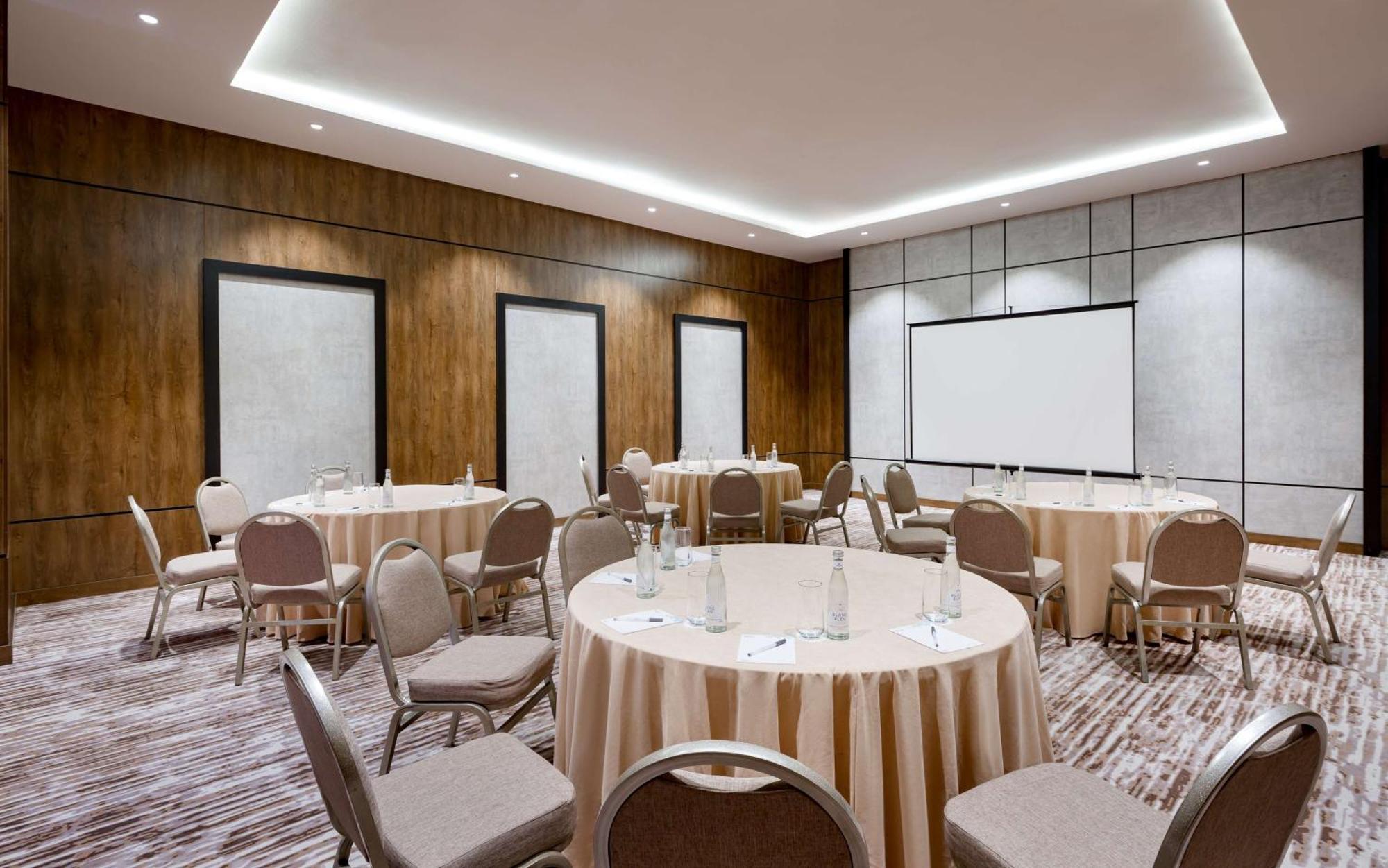 Hilton Garden Inn Samarcande Extérieur photo